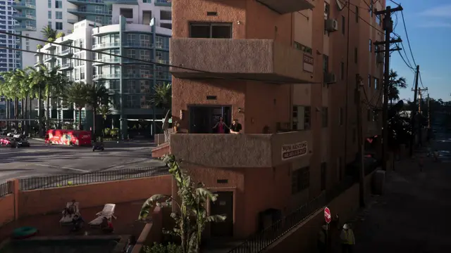 GTA 6 official screenshot — An Extended Look · 8:00 — Open-city daytime